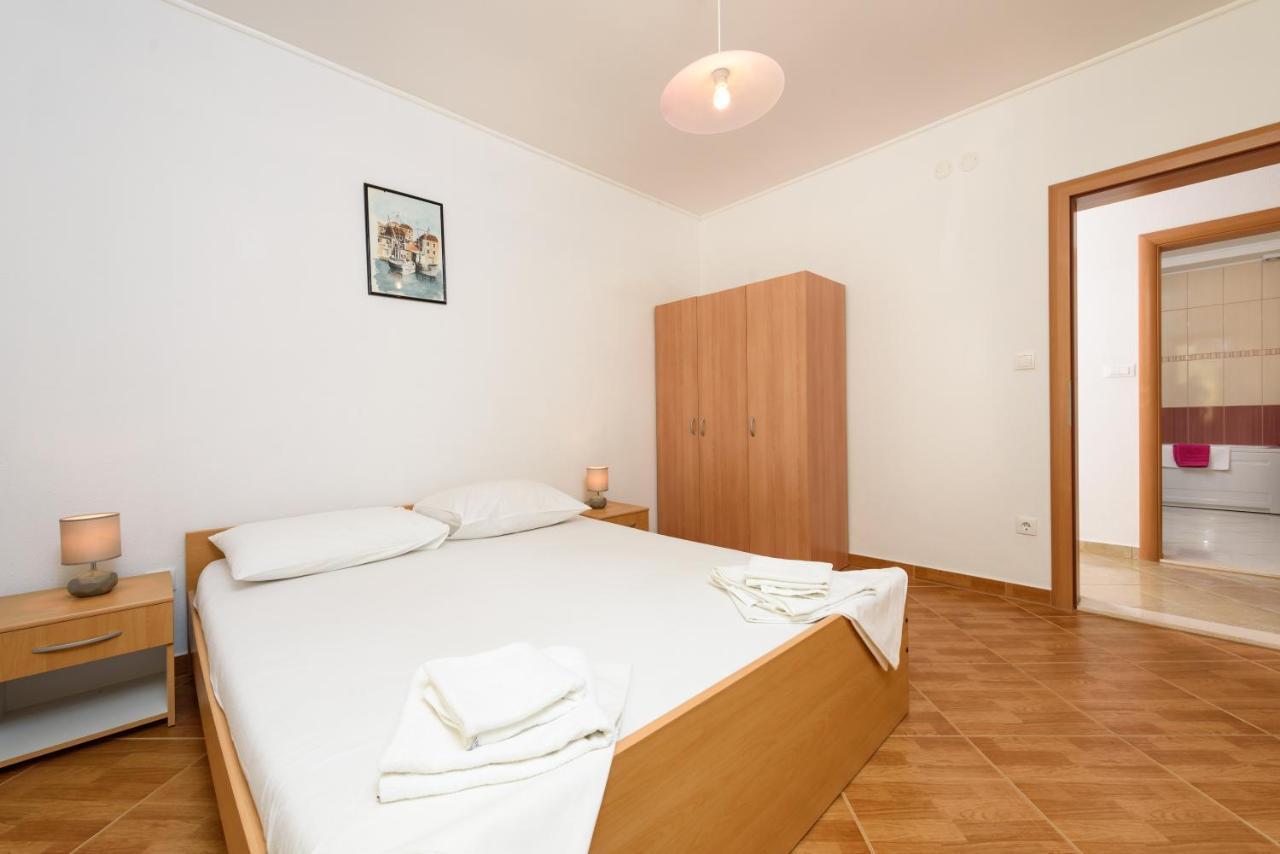 Apartmani Petra Traù Esterno foto